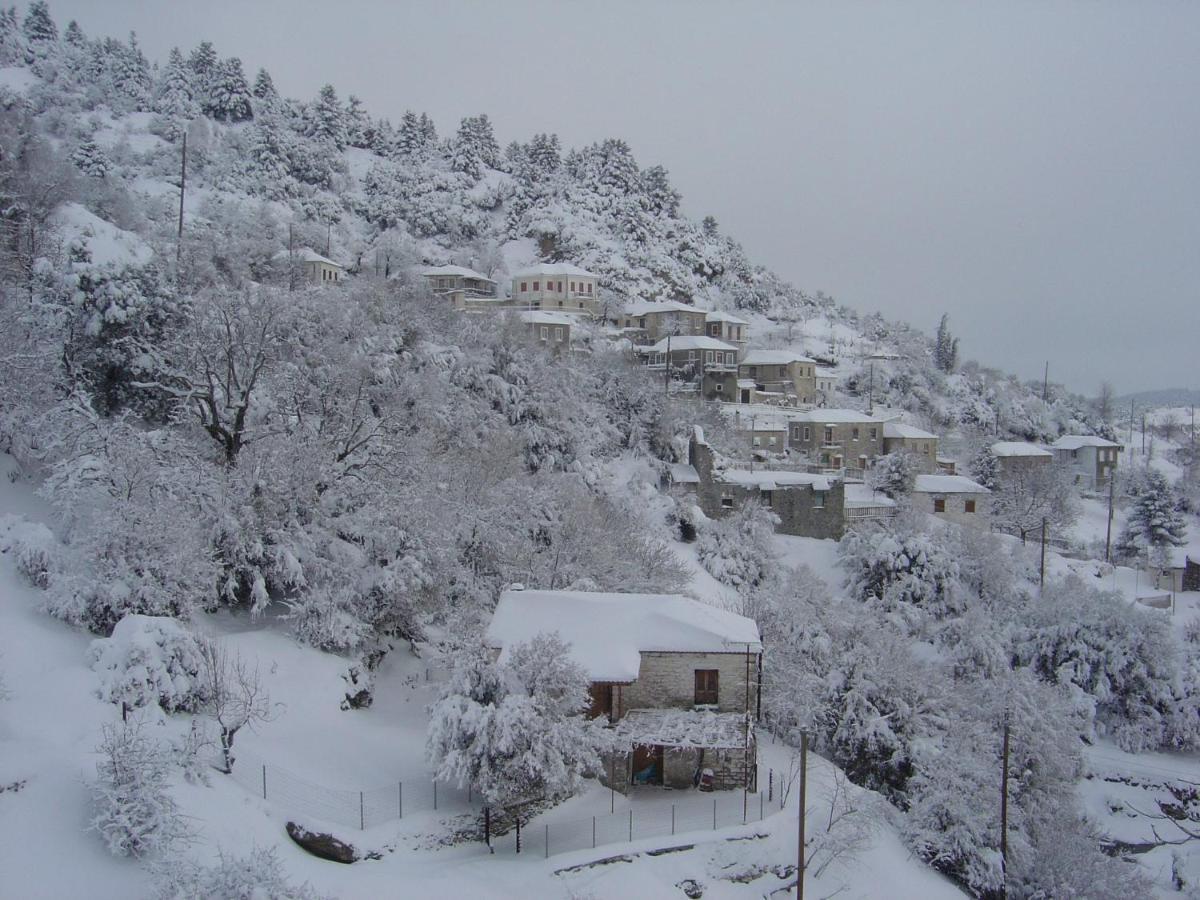 ホテル Ξενωνασ Σελινουντα Kosmás エクステリア 写真